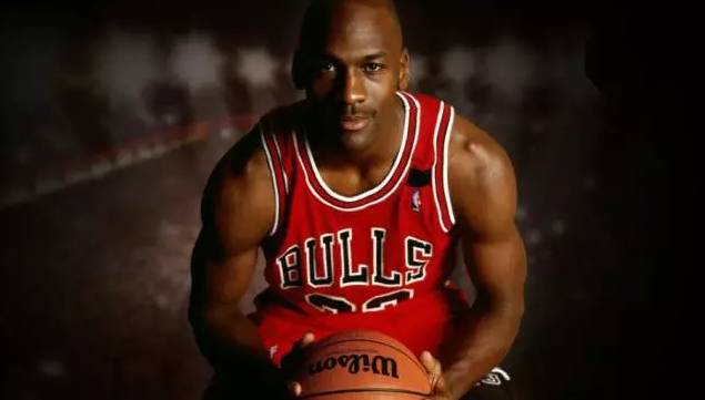 足球轨迹上 足球轨迹上